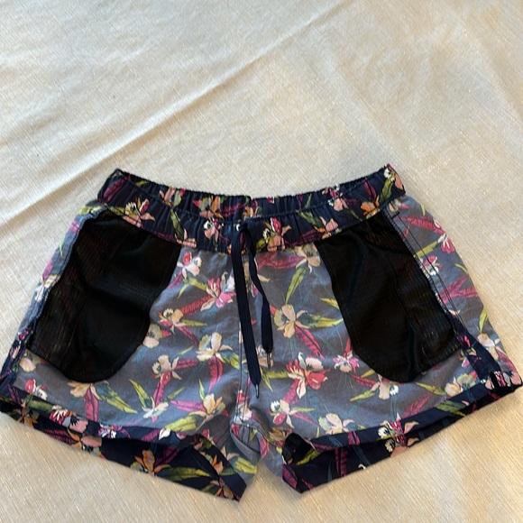 Patagonia Shorts - Picture 6 of 8